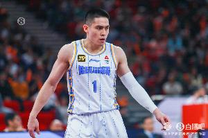 球队大脑！陈盈骏首节各种高难度进球 7中4贡献9分2助1断