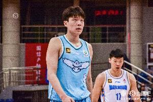 开云官网-队记：杨瀚森若被打哭就不是“小孩哥” 客场跨不过去是实力不济