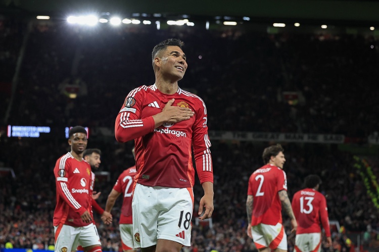 博主：曼联相信卡塞米罗已证明自己价值，愿与他续约至2027年